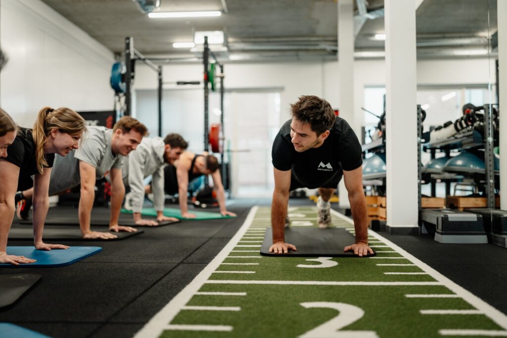 Groepstraining in de zaal van Metabolic Hulshout